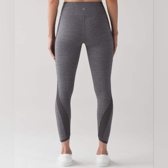 Lululemon Featherlight Tight Size 4. - Picture 3 of 15